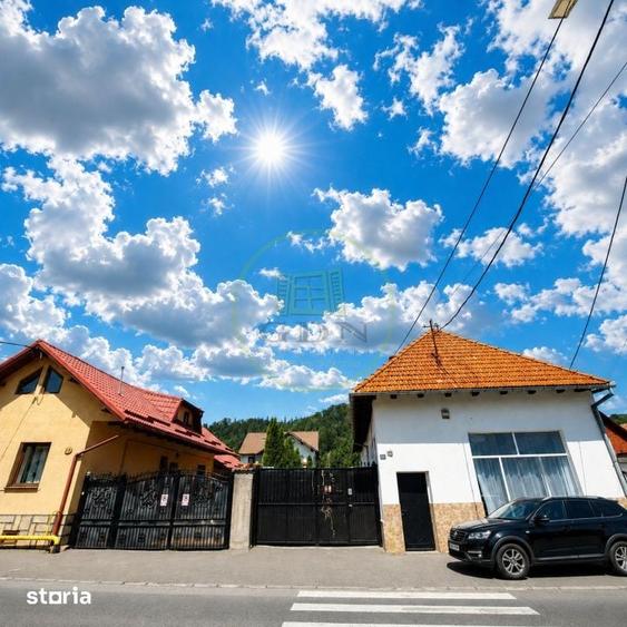 Casă cu 6 camere cu Teren 1100 Mp în Central