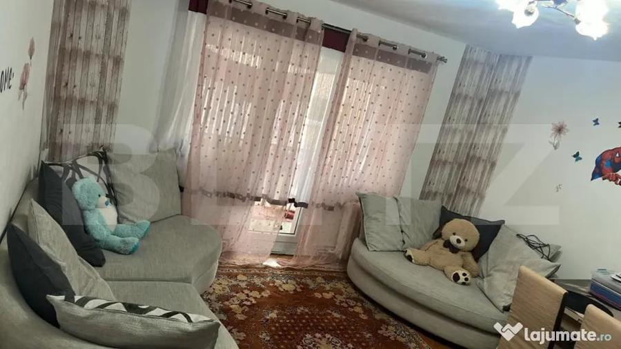 Apartament cu 3 camere decomandat în Micro 16