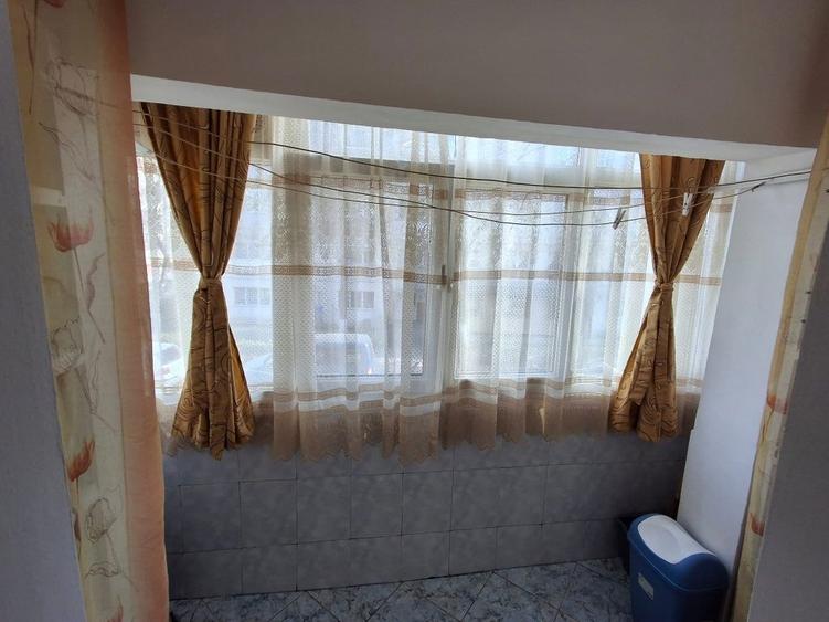 Apartament cu 3 camere semidecomandat în Nord
