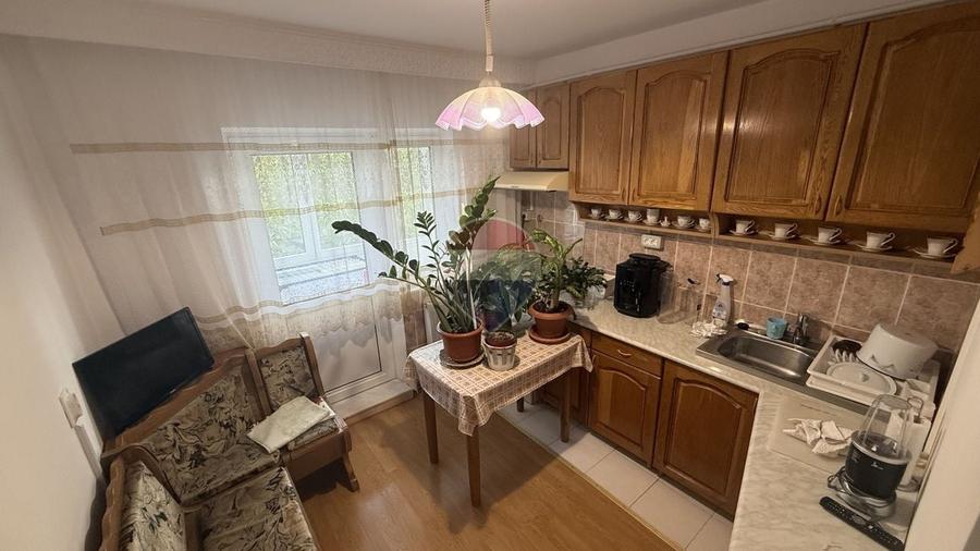 Apartament cu 2 camere decomandat, mobilat în Central