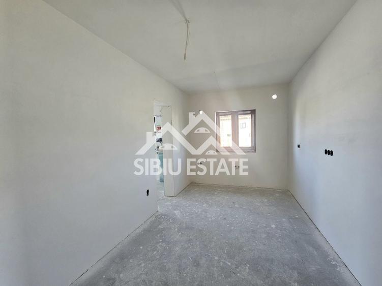 Duplex cu 5 camere cu Canalizare în Șura Mică