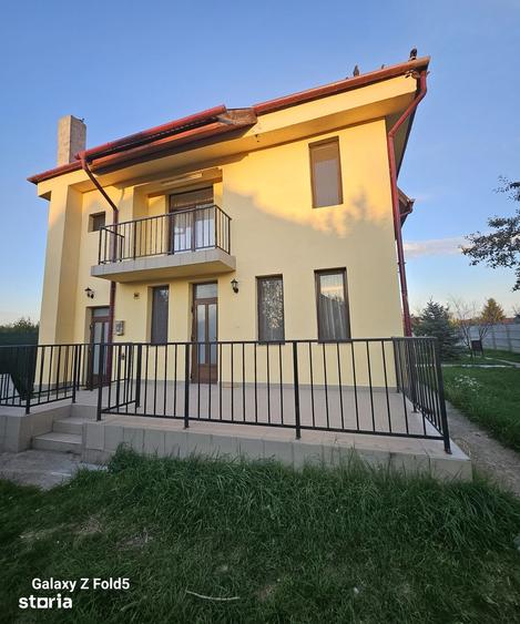 Casă cu 5 camere cu Teren 500 Mp în Central
