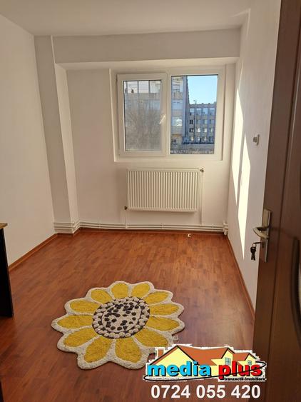 Apartament cu 4 camere decomandat în Port
