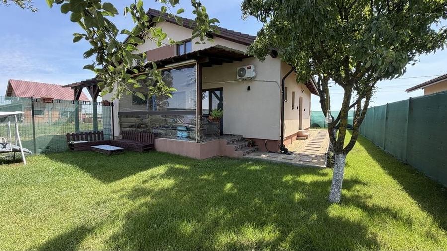 Casă cu 3 camere în Săcălaz