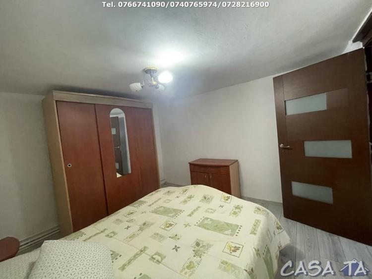 Casă individuală cu 6 camere cu Canalizare în Central