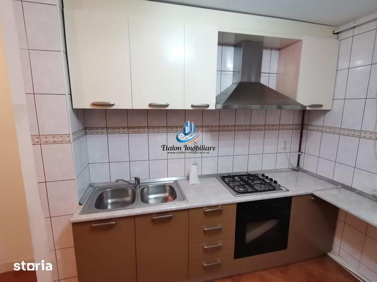 Apartament cu 3 camere decomandat în Mărăței