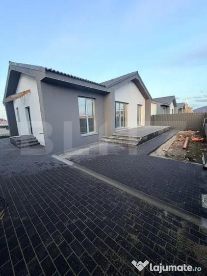 Casa de vanzare in Sanpetru teren 300 m2, suprafa? - 11
