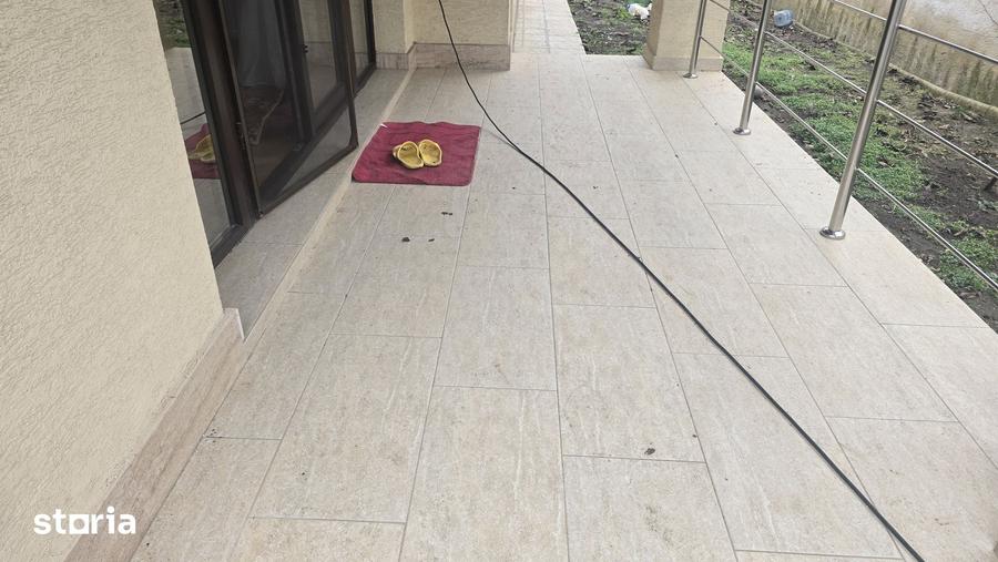 Casă cu 3 camere cu Teren 1020 Mp în Zăvoi