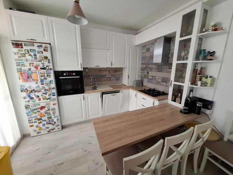 Apartament cu 3 camere decomandat în Exterior Vest