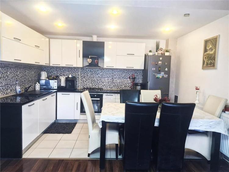 Apartament cu 3 camere decomandat în Soarelui