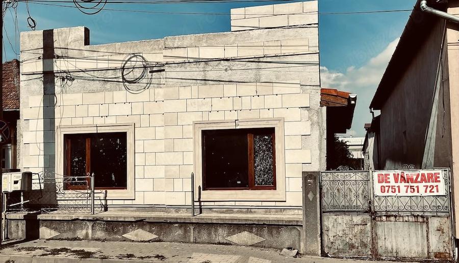Casă cu 3 camere cu Teren 370 Mp în Central