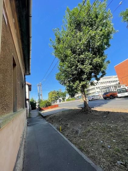 Casă cu Teren 174 Mp în Central