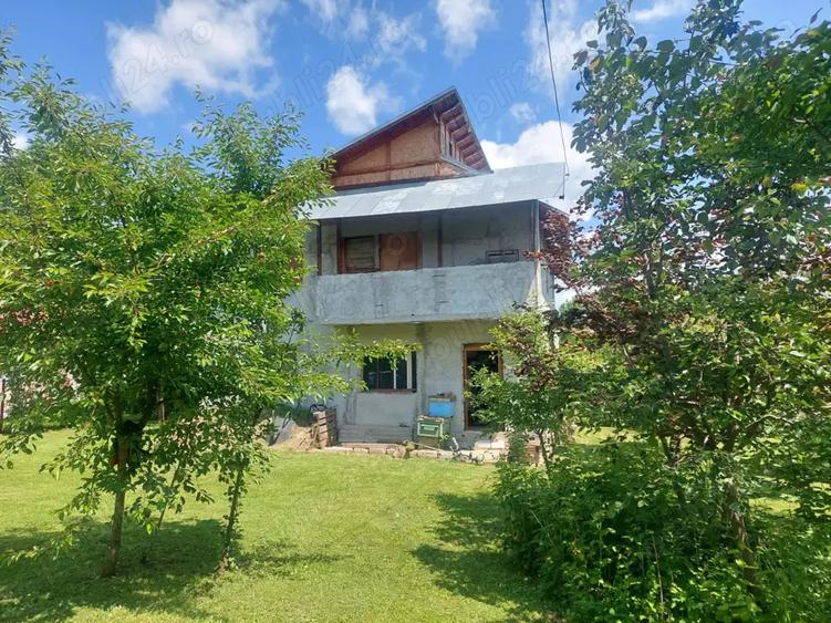 Casă cu 4 camere în Breaza de Sus