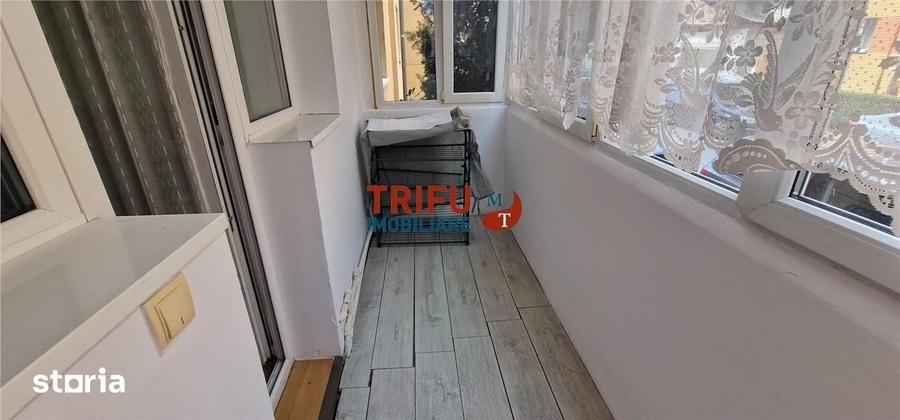 Apartament cu 3 camere semidecomandat în Cetate