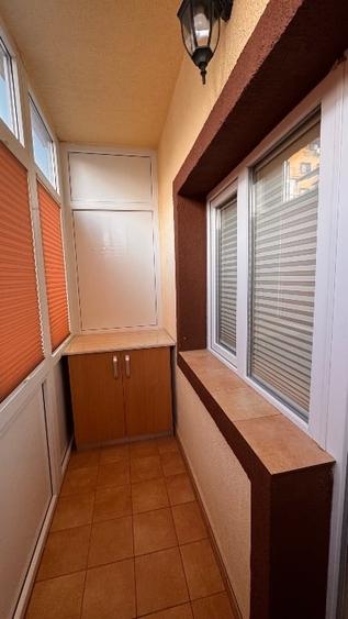 Apartament cu 3 camere decomandat, mobilat în Roșu