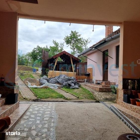 Casă cu 5 camere cu Teren 1611 Mp în Răbăgani