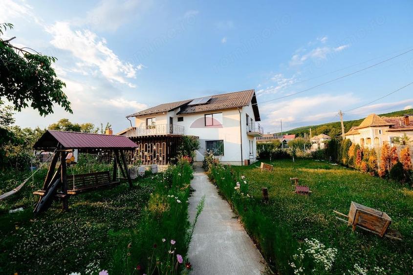 Casă cu 5 camere cu Teren 779 Mp în Piscani