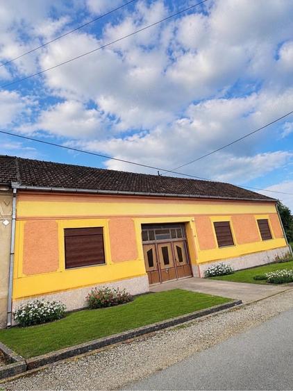 Casă cu 8 camere cu Teren 1470 Mp în Central