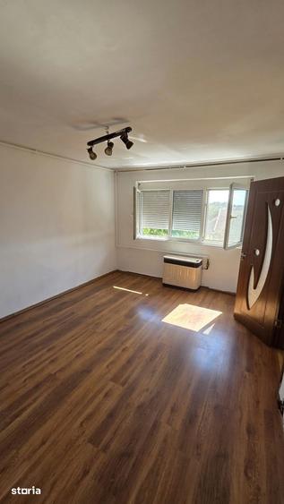 Apartament cu 2 camere nedecomandat în 14 Mai