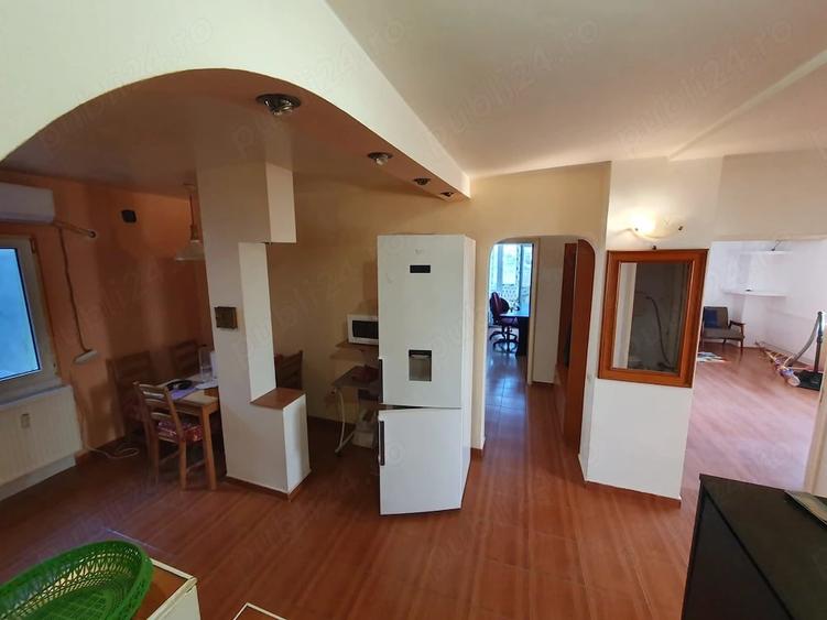 Apartament cu 4 camere decomandat în Costin Georgian