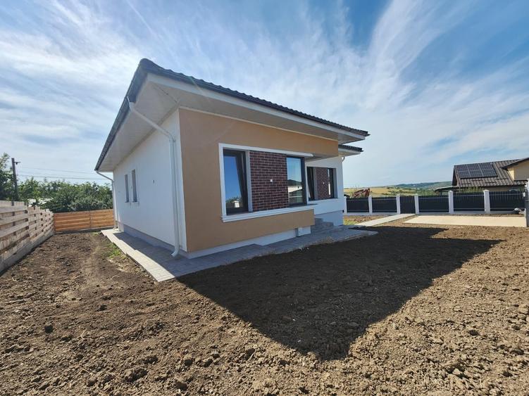 Casă individuală cu 4 camere cu Canalizare în Miroslava