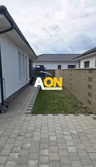 Casă individuală cu 4 camere cu Canalizare în Cetate