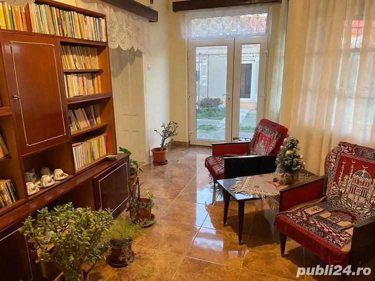 Casă cu 5 camere cu Teren 2019 Mp în Curtici