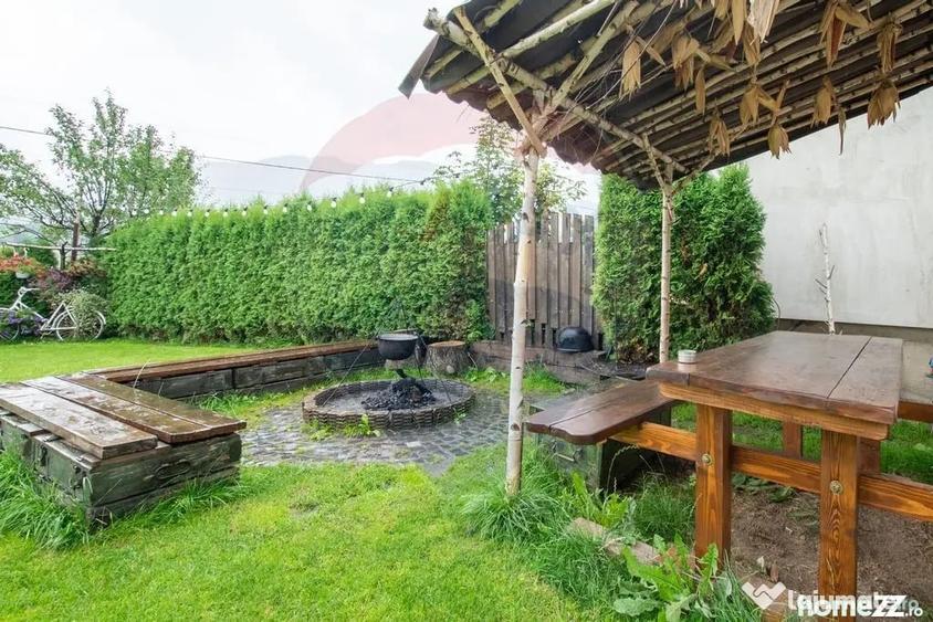 Casă cu 8 camere cu Teren 888 Mp în Sohodol