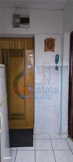 Apartament cu 2 camere semidecomandat în Podu Roș