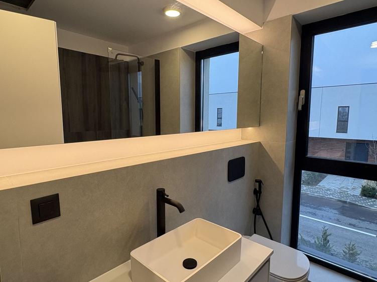 Casă individuală cu 4 camere cu Canalizare în Tunari