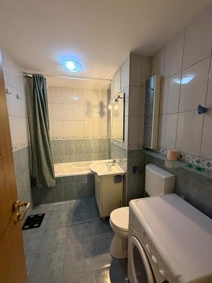 Apartament cu 2 camere decomandat, mobilat în P-ța Victoriei