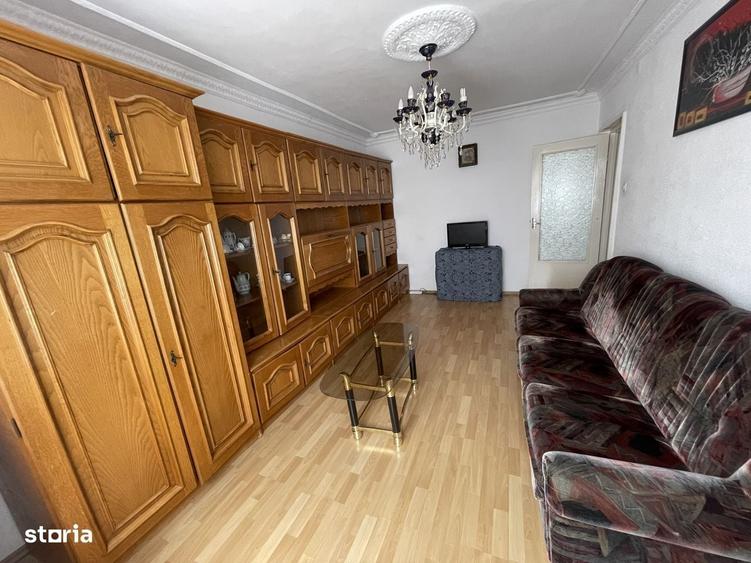 Apartament cu 3 camere decomandat în Vasile Aaron