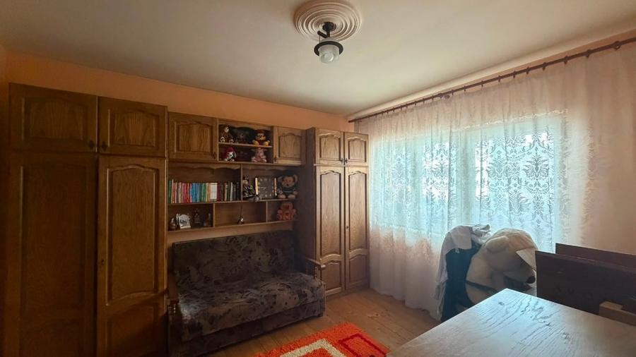 Apartament cu 3 camere decomandat, mobilat în Central