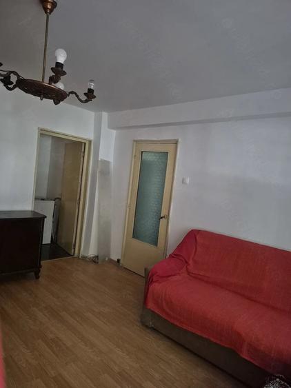 Apartament cu 2 camere semidecomandat în Lacul Tei