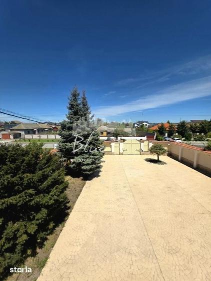 Casă cu 6 camere cu Teren 1642 Mp în Central