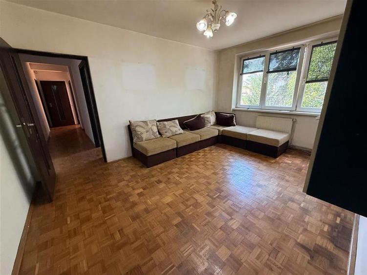 Apartament cu 4 camere decomandat în Hipodrom 2