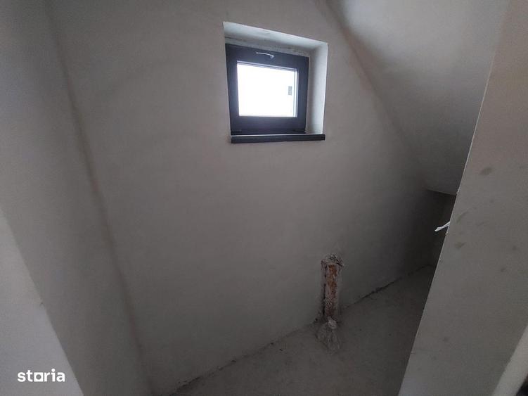 Casă cu 5 camere cu Teren 147 Mp în Central