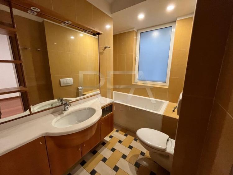 Apartament cu 5 camere decomandat în Primăverii