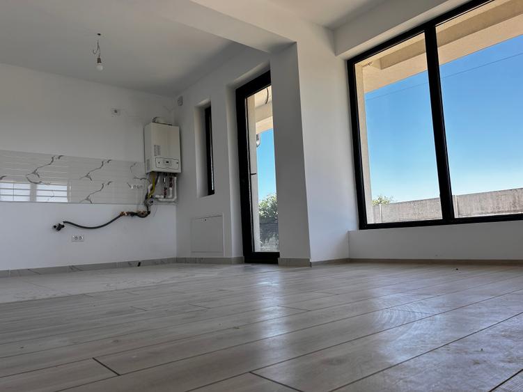 Casă cu 4 camere cu Teren 225 Mp în Periș