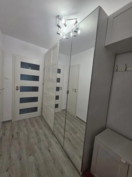 Apartament cu 3 camere semidecomandat în Titan
