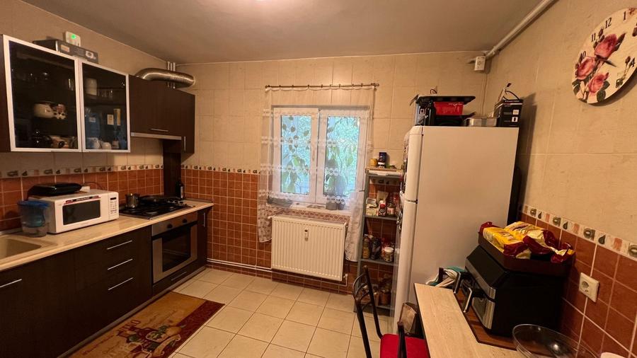 Apartament cu 3 camere decomandat în Gorjului