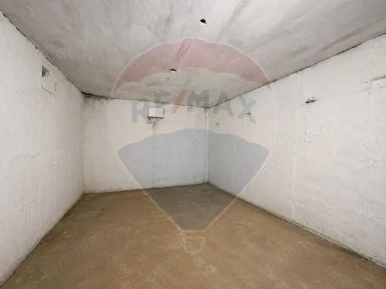 Apartament cu 4 camere decomandat în Noua
