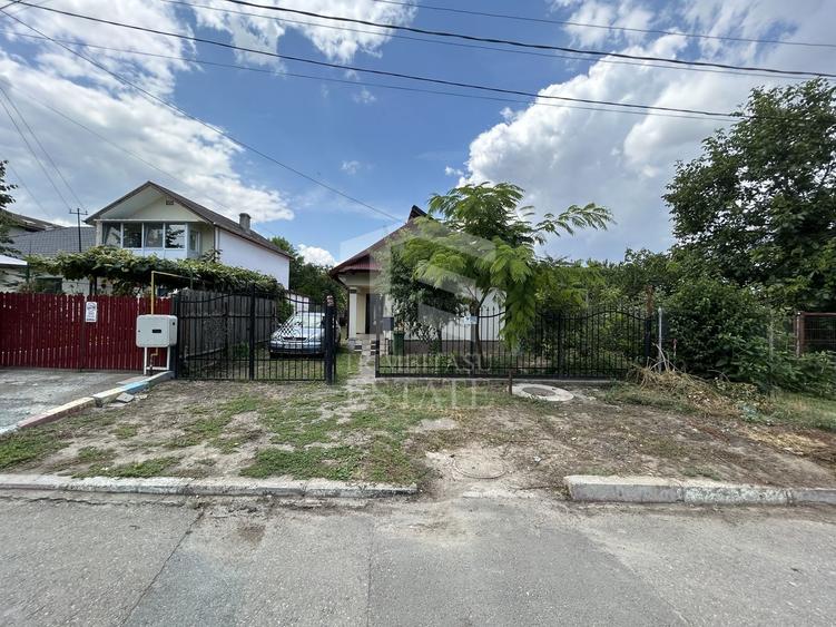 Casă individuală cu 5 camere cu Canalizare în Central