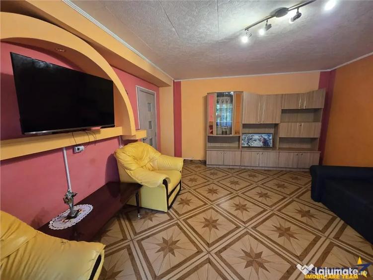Apartament cu 3 camere decomandat în Noua