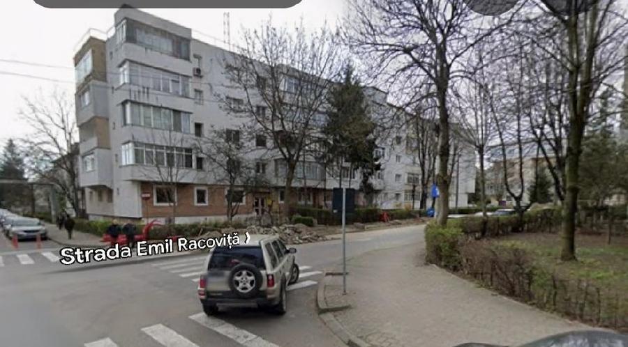 Apartament cu 3 camere decomandat în Energiei
