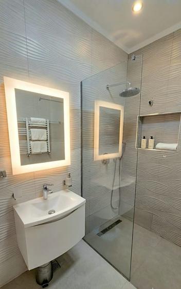 Apartament cu 3 camere decomandat, mobilat în Faleza Nord