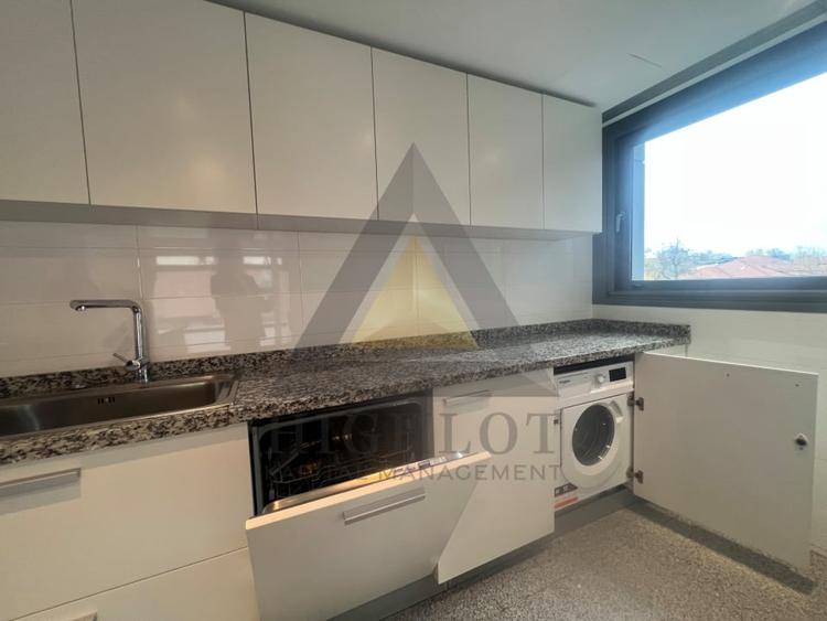 Apartament cu 4 camere semidecomandat în Kiseleff