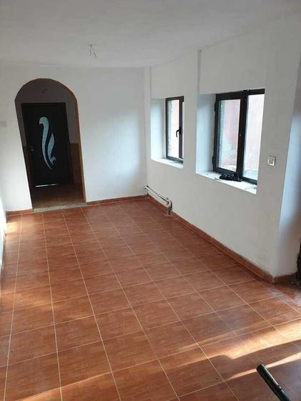 Casă cu 4 camere în Deveselu
