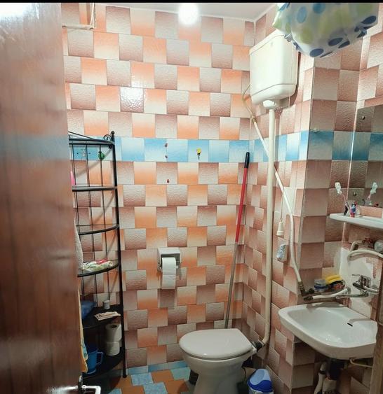 Apartament cu 4 camere nedecomandat în Crângași