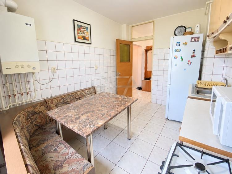 Apartament cu 3 camere decomandat în Rahova